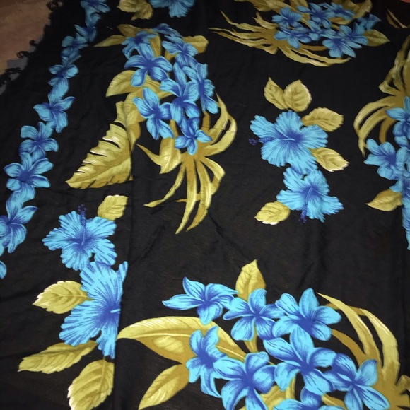 100% Rayon Floral Print Square Scarf - Picture 3 of 6